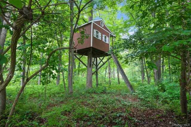 a house view with a outdoor space