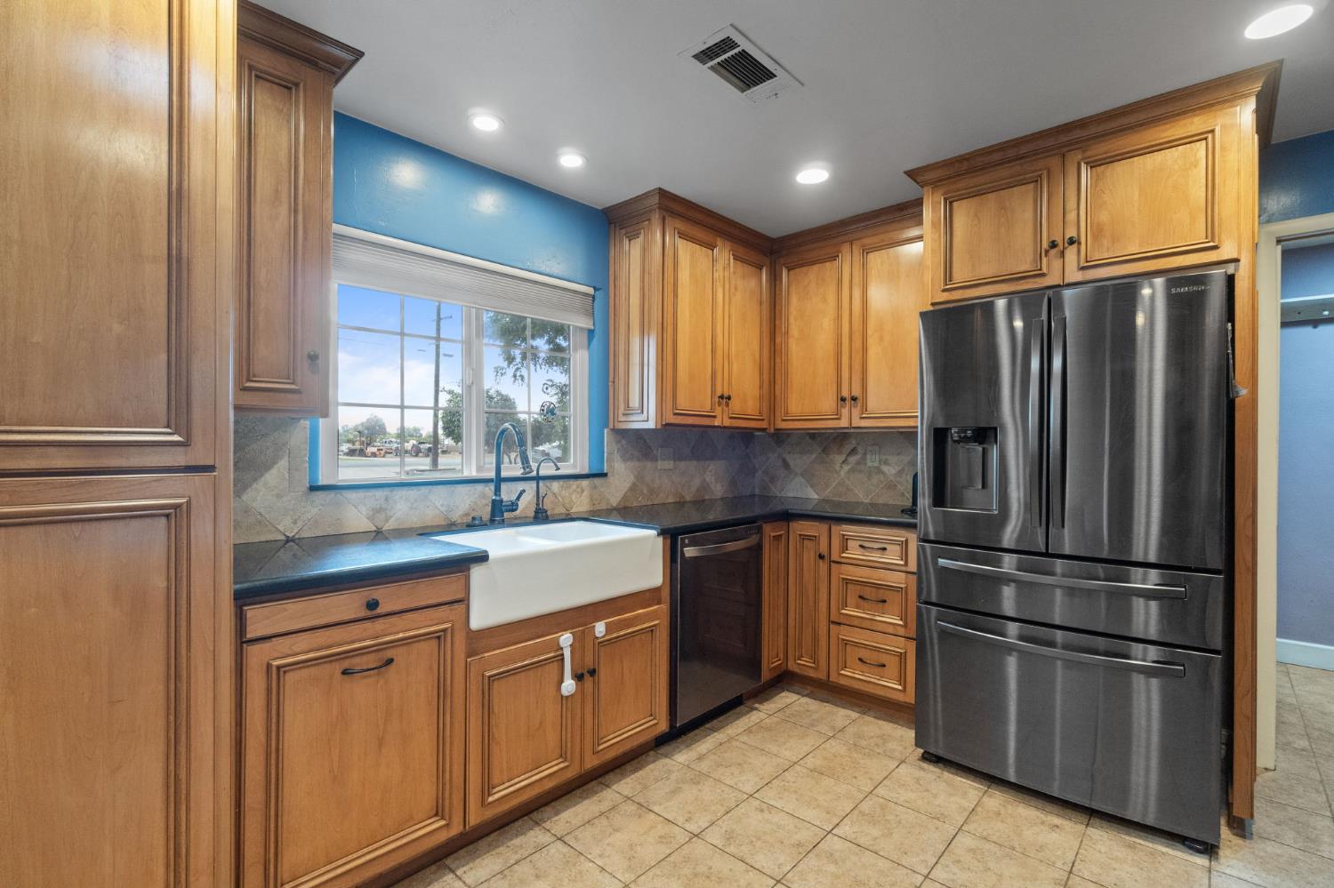 10730 17th Avenue Lemoore, CA 93245 - Photo 12 of 42