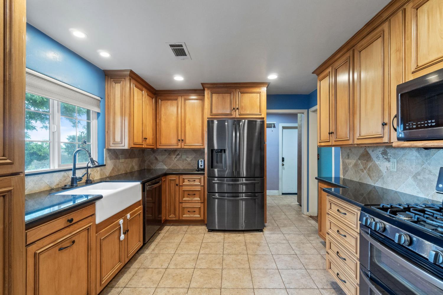 10730 17th Avenue Lemoore, CA 93245 - Photo 13 of 42