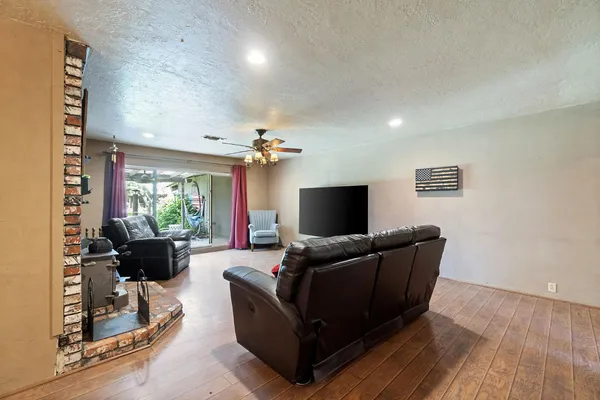 $585,000 | 10730 17th Avenue, Lemoore, CA 93245