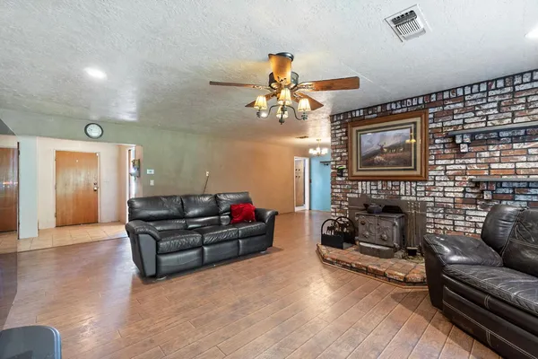 $585,000 | 10730 17th Avenue, Lemoore, CA 93245