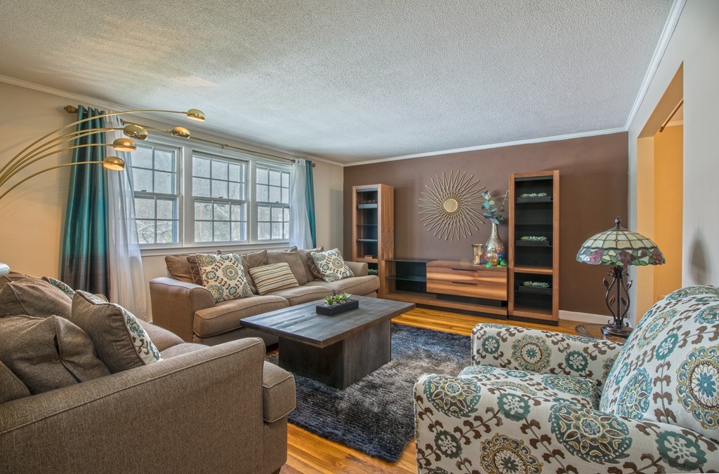 111 Greenwood Road Andover, MA 01810 - Photo 9 of 22 Gallery Image 9
