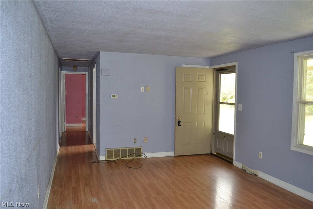 11 Grandview Road Chester, WV 26034 - Photo 3 of 12 Gallery Image 3