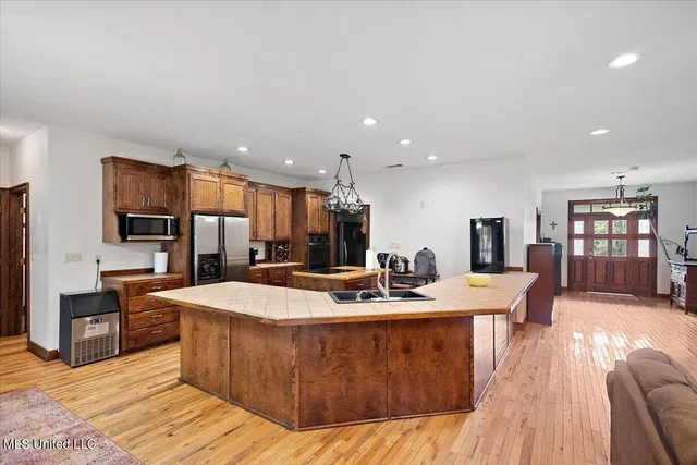 $895,000 | 171 Lone Pine Church Road, Lena, MS 39094