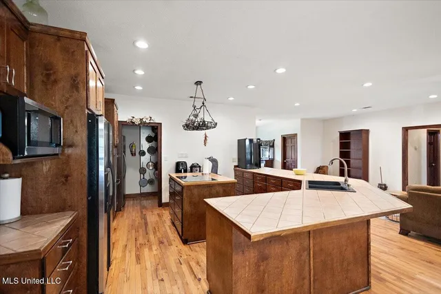 $895,000 | 171 Lone Pine Church Road, Lena, MS 39094