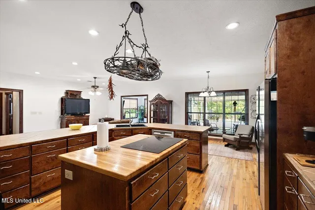 $895,000 | 171 Lone Pine Church Road, Lena, MS 39094