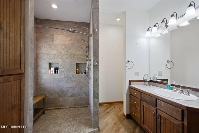 $895,000 | 171 Lone Pine Church Road, Lena, MS 39094