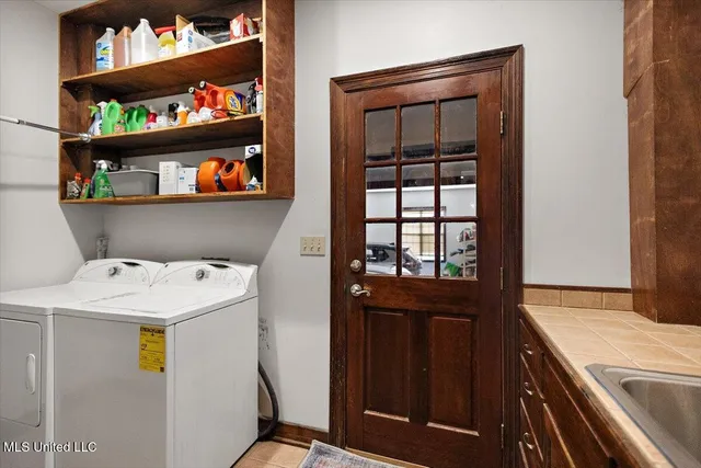 $895,000 | 171 Lone Pine Church Road, Lena, MS 39094