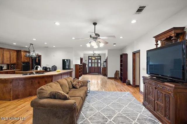 $895,000 | 171 Lone Pine Church Road, Lena, MS 39094