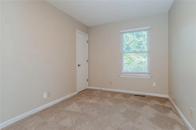 $2,040 | 102 South Janell Drive, Olathe, KS 66061