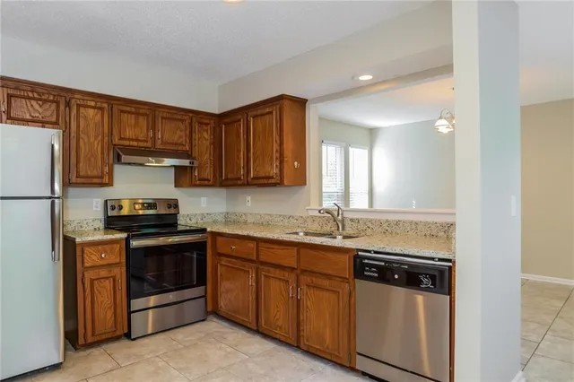 $2,040 | 102 South Janell Drive, Olathe, KS 66061