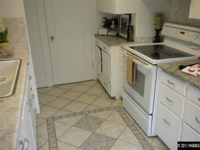 761 West Street Reno, NV 89503 - Photo 2 of 13 a utility room with dryer and washer