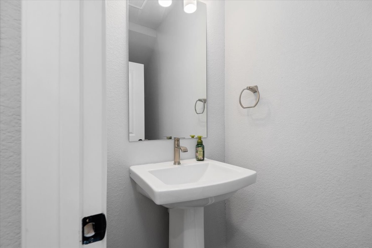 27134 Cutleaf Daisy Court Hockley, TX 77447 - Photo 6 of 46 1/2 bath located on the 1st floor is convenient for your guests.