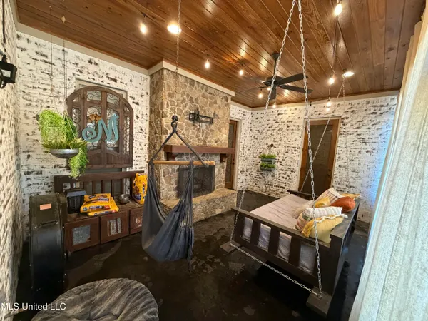 $785,000 | 424 Stonewater Cove, Madison, MS 39110