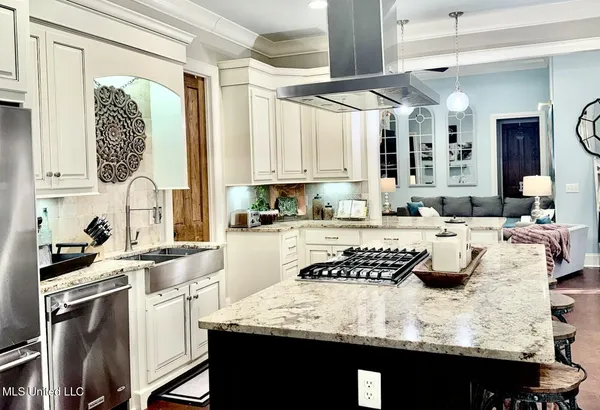 $785,000 | 424 Stonewater Cove, Madison, MS 39110