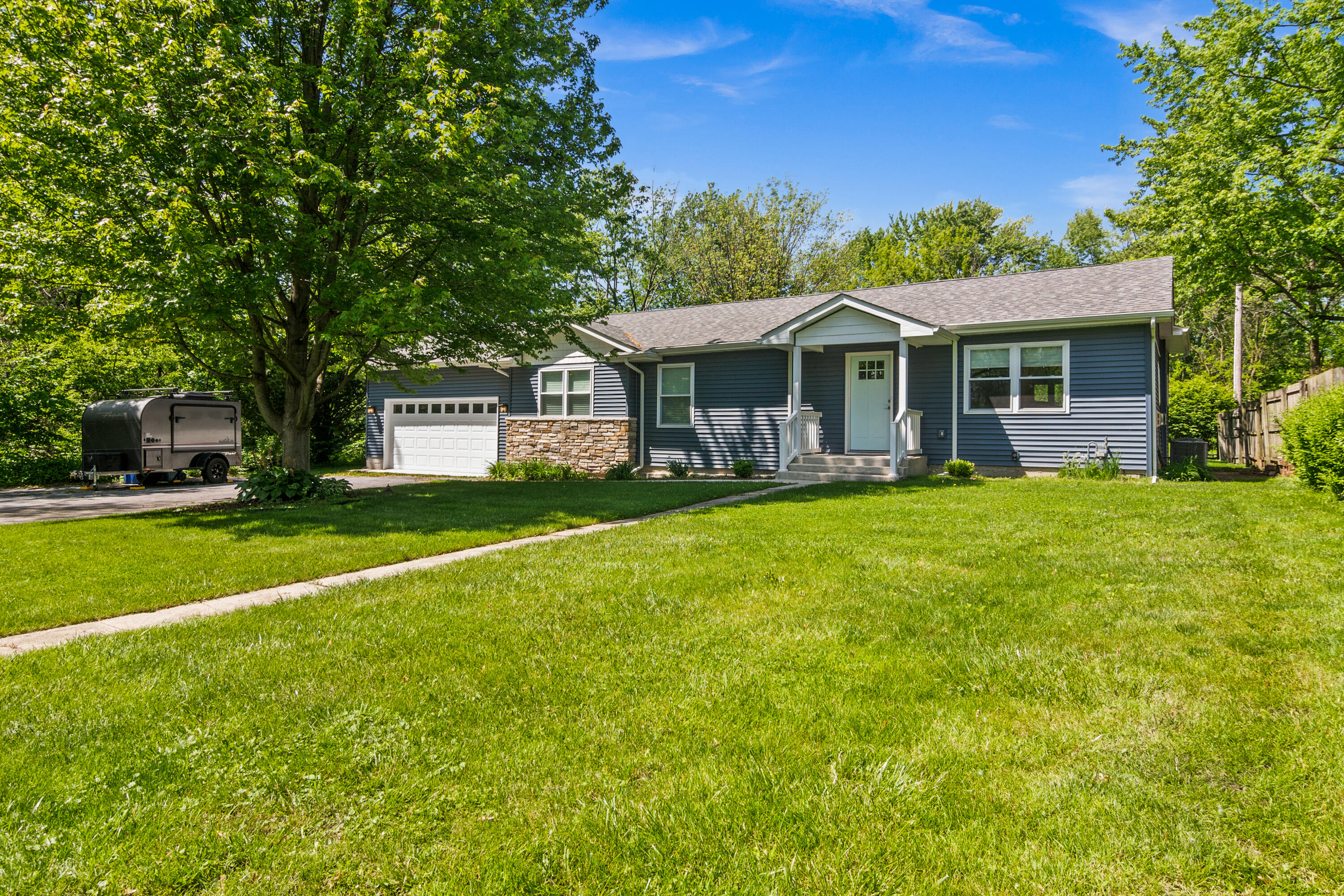 326 Cedar Street Crown Point, IN 46307 - Photo 2 of 20 3000x2000
