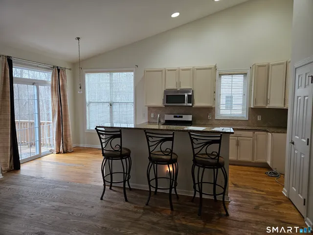 $479,900 | 5 Lilac Lane, Unit 5, Prospect, CT 06712