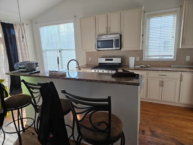 $479,900 | 5 Lilac Lane, Unit 5, Prospect, CT 06712