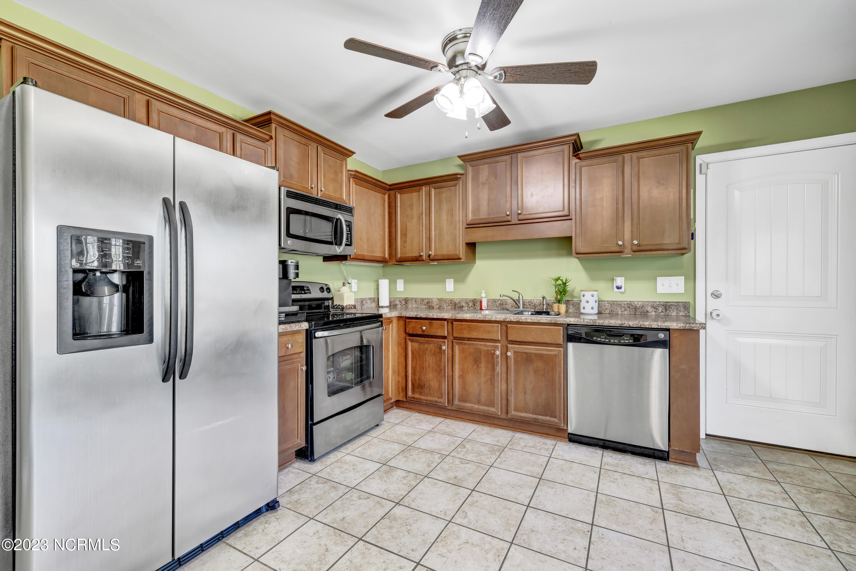 477 Sand Ridge Road Hubert, NC 28539 - Photo 5 of 25 Kitchen
