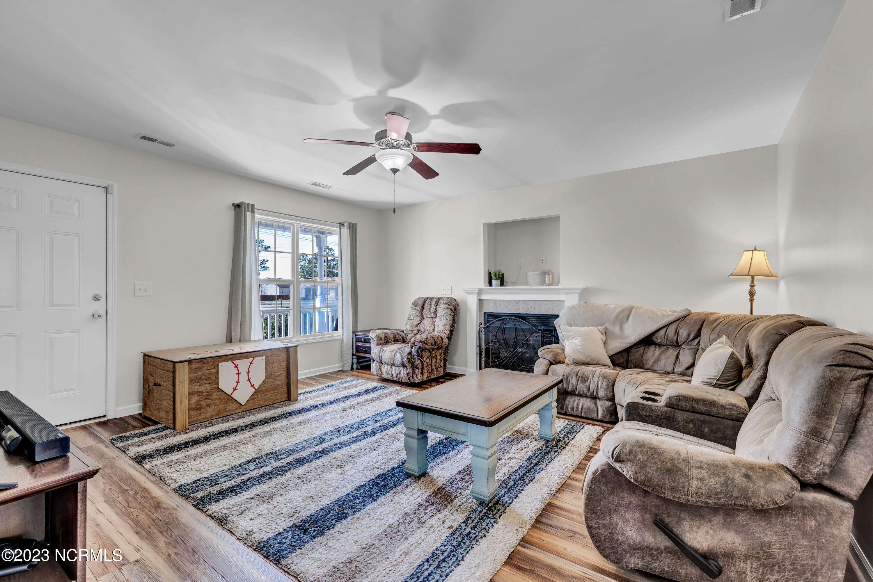 477 Sand Ridge Road Hubert, NC 28539 - Photo 7 of 25 Living Room