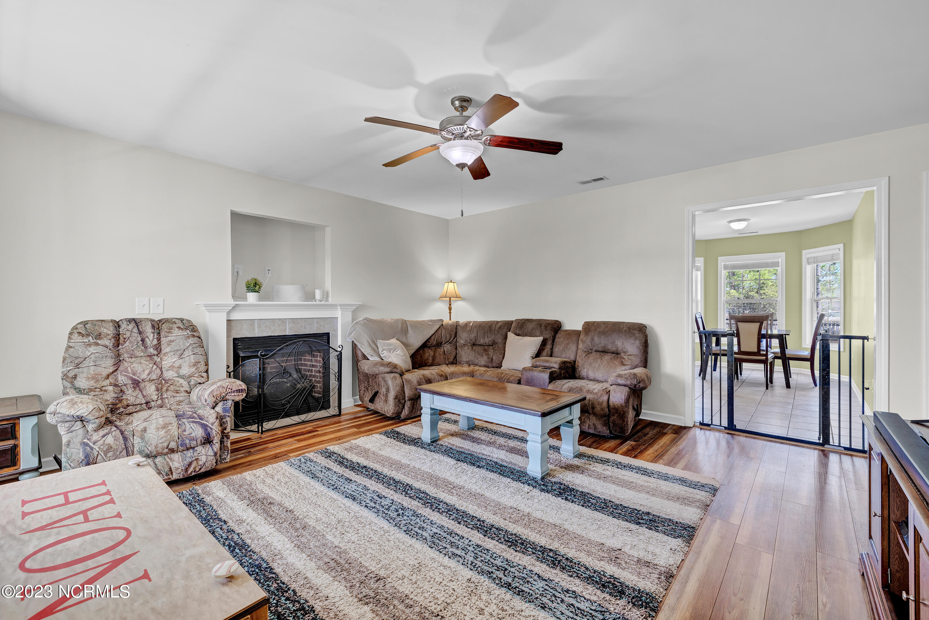 477 Sand Ridge Road Hubert, NC 28539 - Photo 8 of 25 Living Room