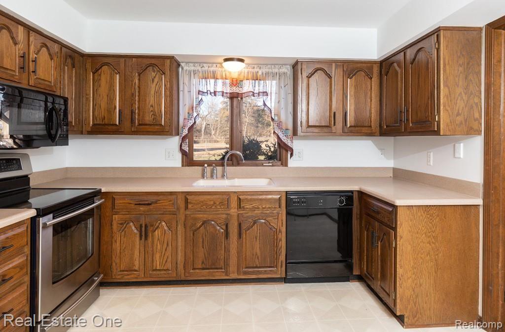 34435 West 9 Mile Road Farmington Hills, MI 48335 - Photo 13 of 32