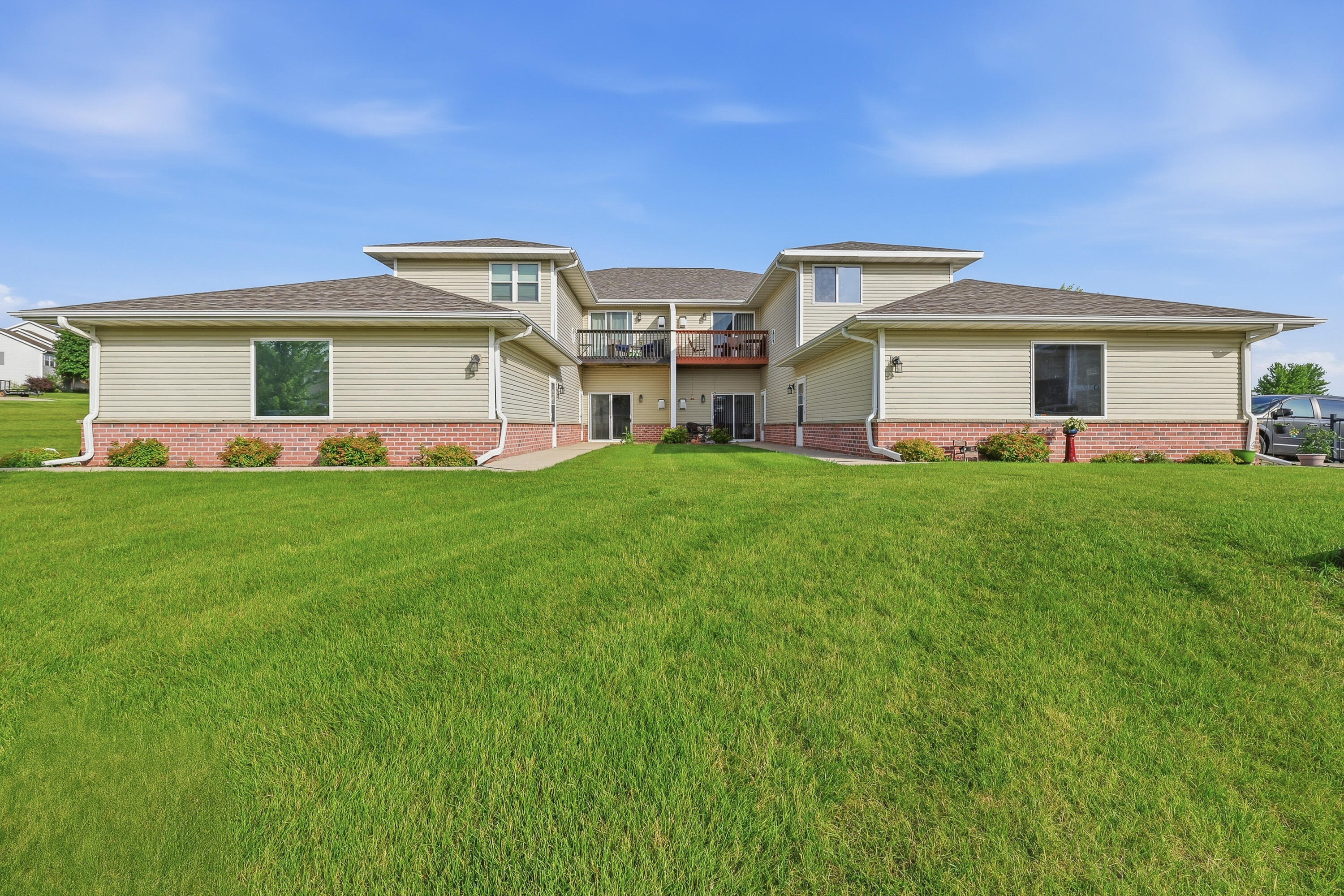 334 Brookside Drive, Unit 4 Juneau, WI 53039 - Photo 1 of 21 P1962451
