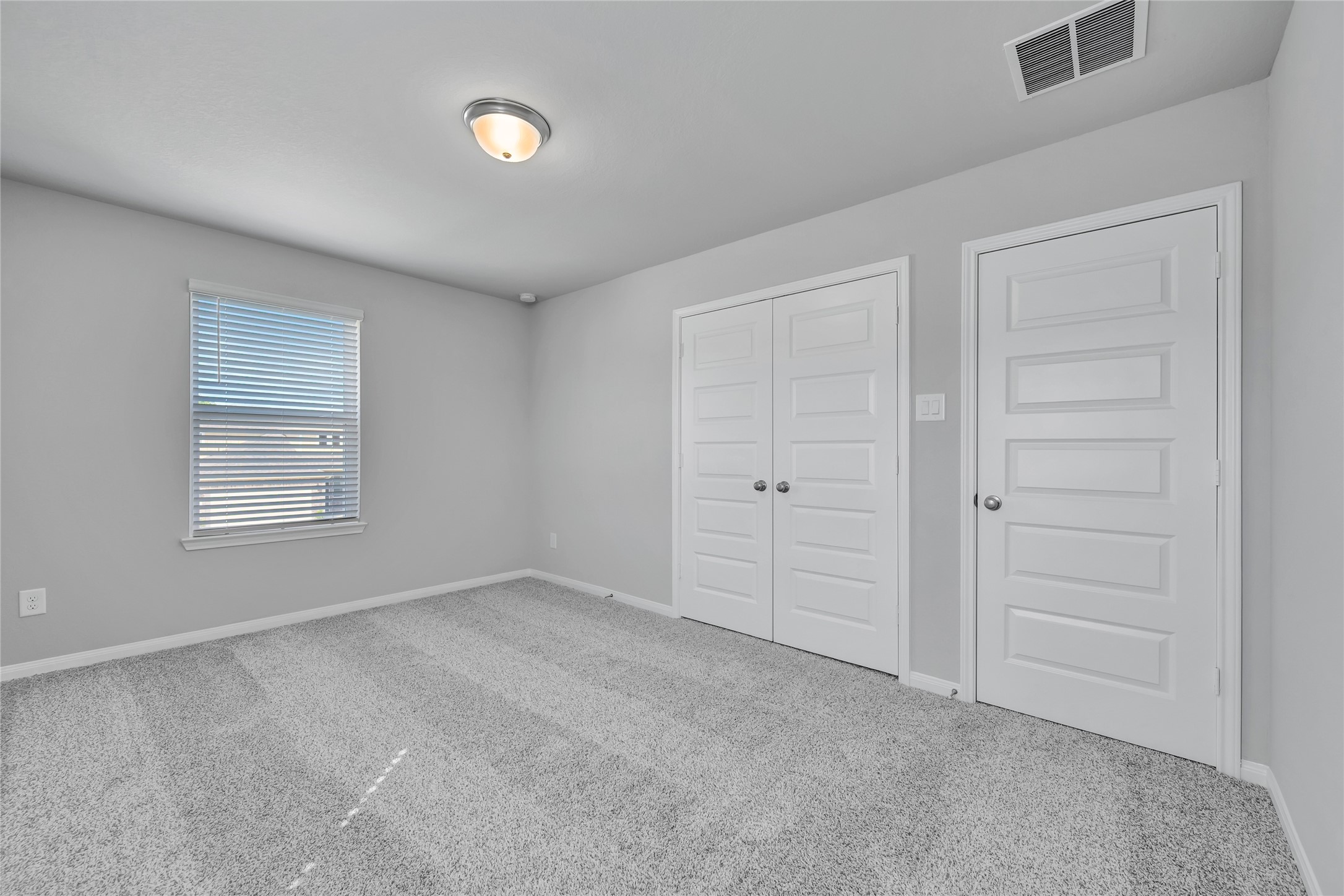 420 Sunrise Ranch Drive Montgomery, TX 77316 - Photo 21 of 26 an empty room with windows and closet