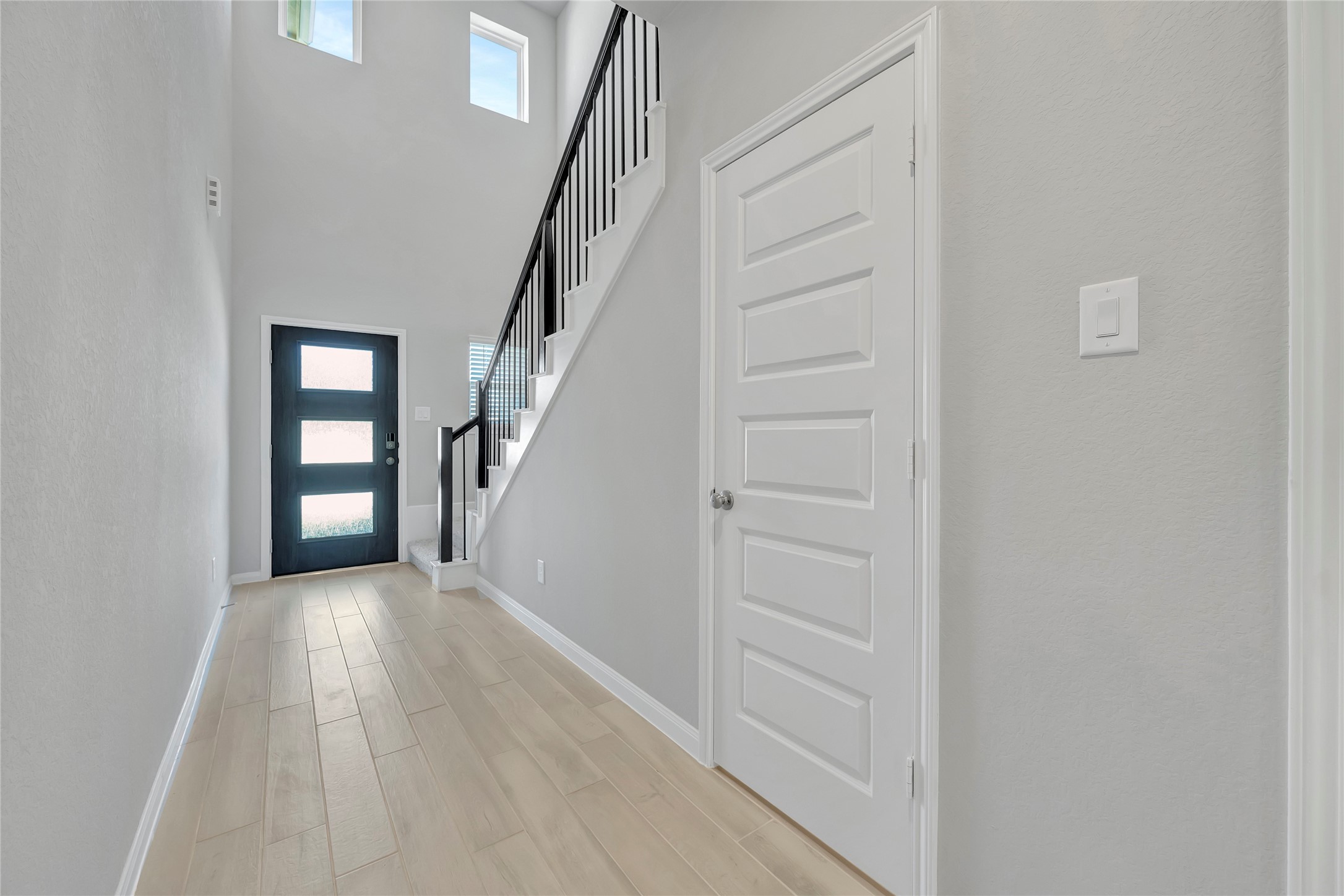 420 Sunrise Ranch Drive Montgomery, TX 77316 - Photo 3 of 26 a view of a hallway with wooden floor and entryway