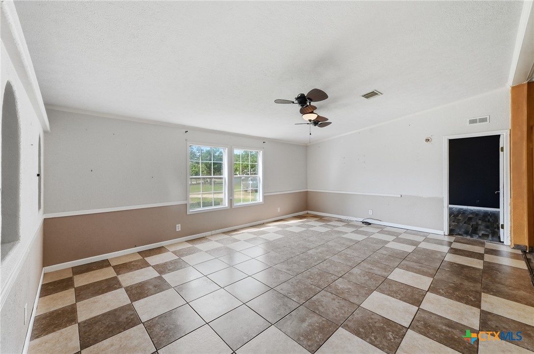 357 Dallas Street Bandera, TX 78003 - Photo 11 of 48 Gallery Image 11