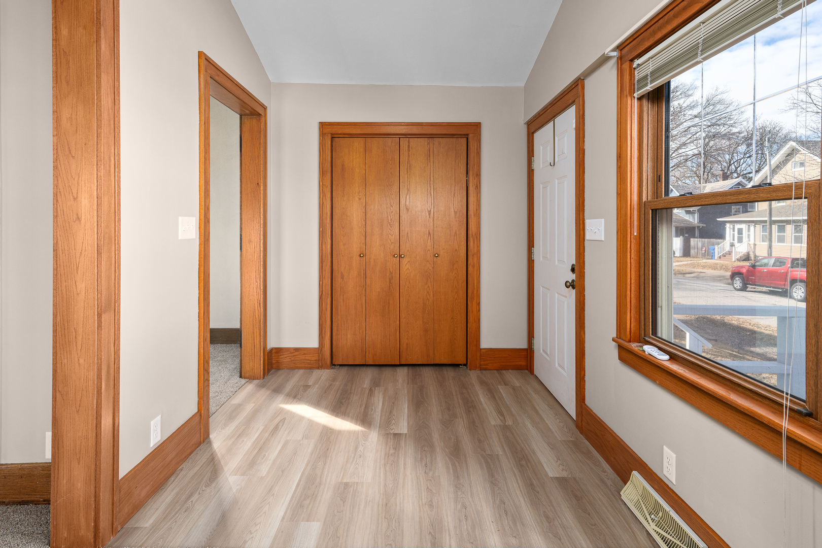 350 15th Avenue Moline, IL 61265 - Photo 4 of 29