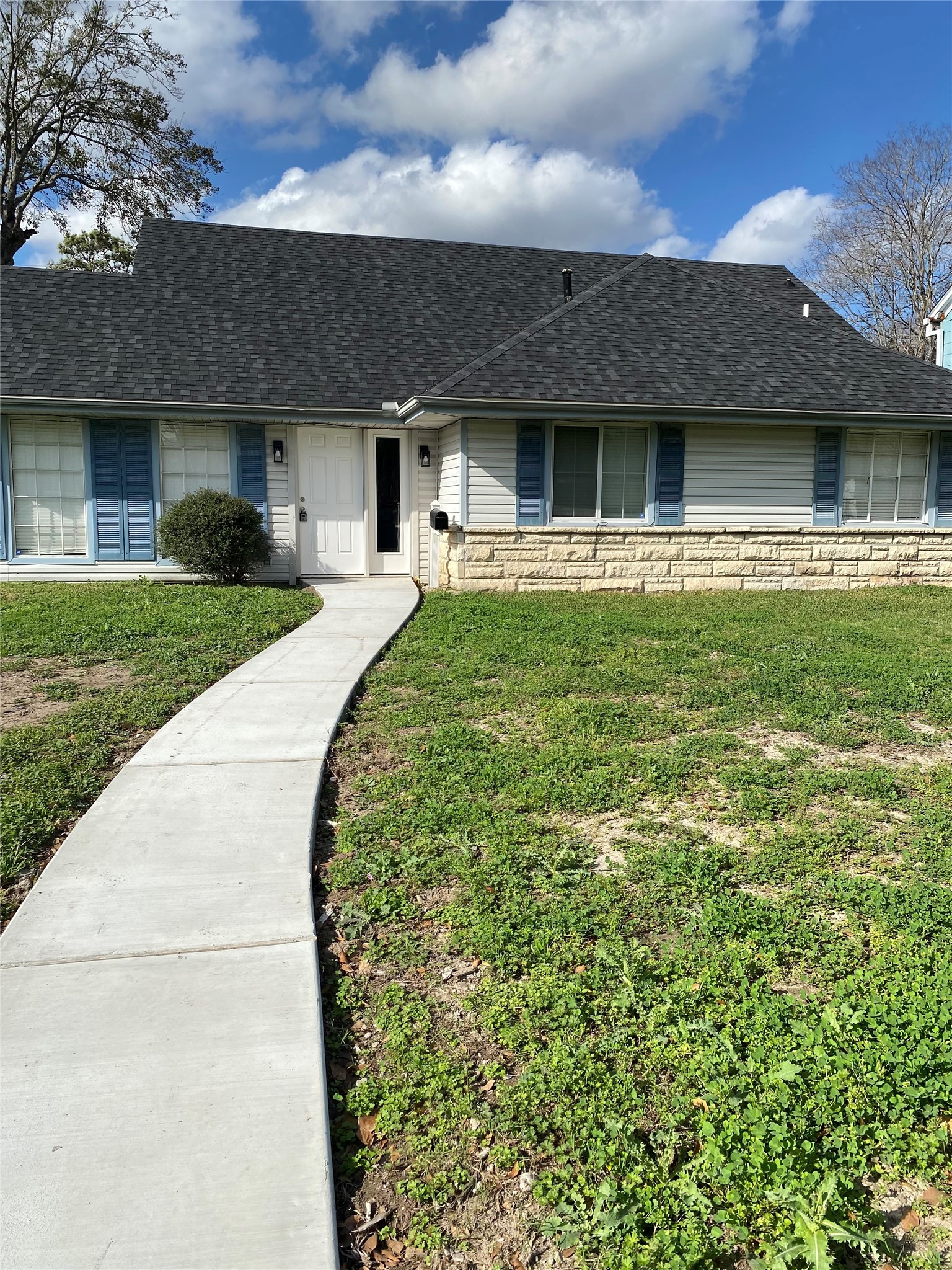 4901 Winnetka Street Houston, TX 77021 - Photo 3 of 45 a front view of a house with a garden