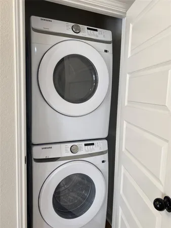a close up view of a washer and dryer
