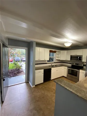 $1,800 | 14419 Americana Circle, Unit 103, Tampa, FL 33613