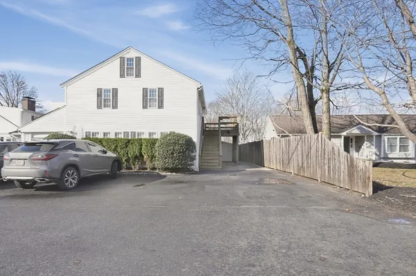 $2,850 | 92 Main Street, Unit 1, Hopkinton, MA 01748