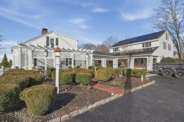 $2,850 | 92 Main Street, Unit 1, Hopkinton, MA 01748