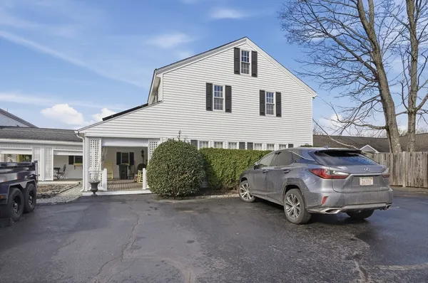 $2,850 | 92 Main Street, Unit 1, Hopkinton, MA 01748