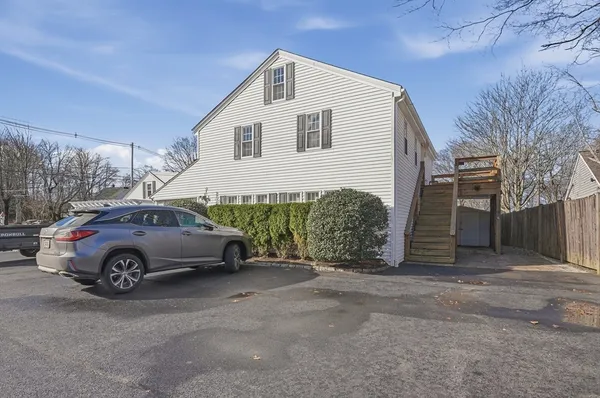 $2,850 | 92 Main Street, Unit 1, Hopkinton, MA 01748