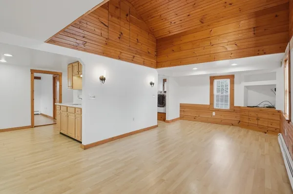 $2,850 | 92 Main Street, Unit 1, Hopkinton, MA 01748