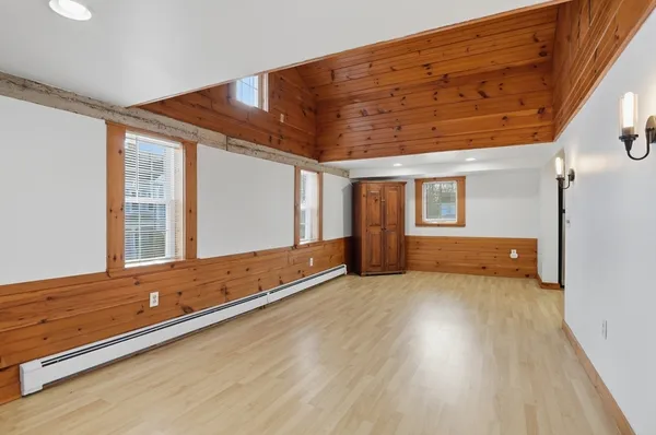 $2,850 | 92 Main Street, Unit 1, Hopkinton, MA 01748