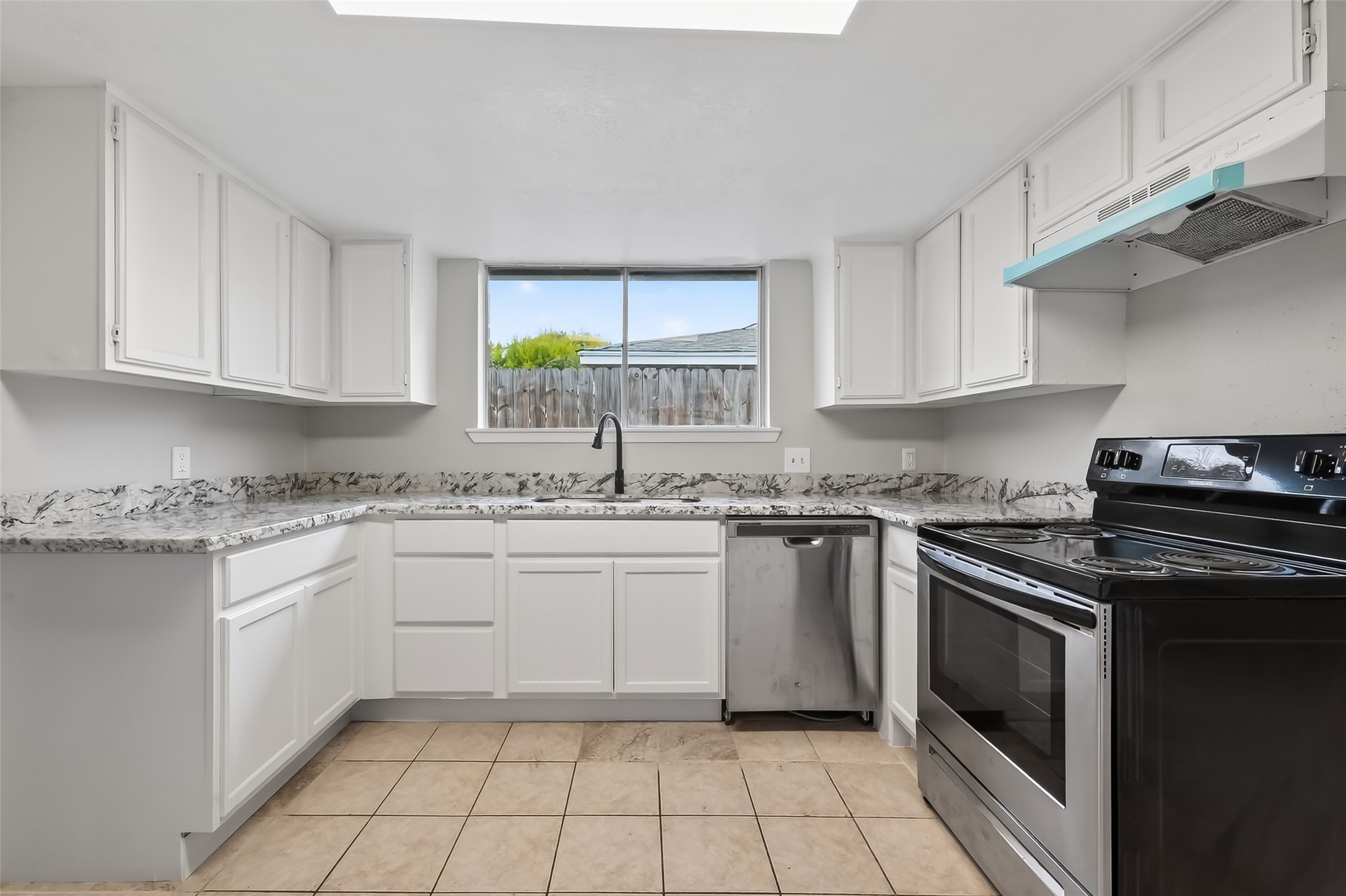 10510 Overview Drive Sugar Land, TX 77498 - Photo 11 of 40