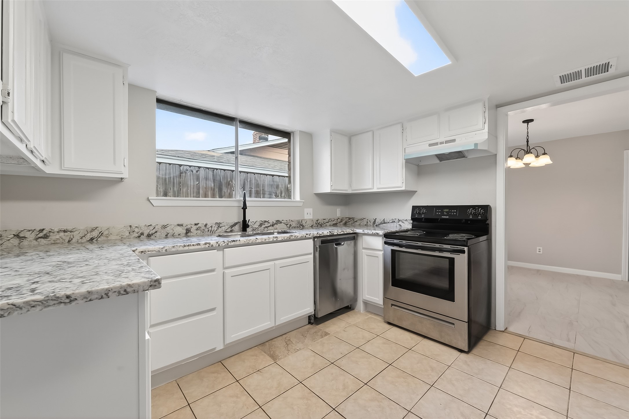 10510 Overview Drive Sugar Land, TX 77498 - Photo 13 of 40