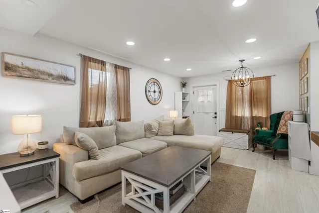 $185,000 | 20 Virginia Drive, Woodruff, SC 29388