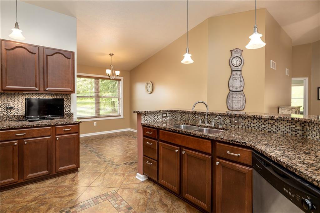 206 McCombs Road Venetia, PA 15367 - Photo 7 of 25 Eat-in area of kitchen views