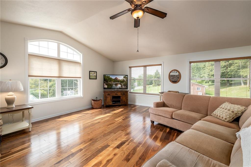 206 McCombs Road Venetia, PA 15367 - Photo 10 of 25 Family Room