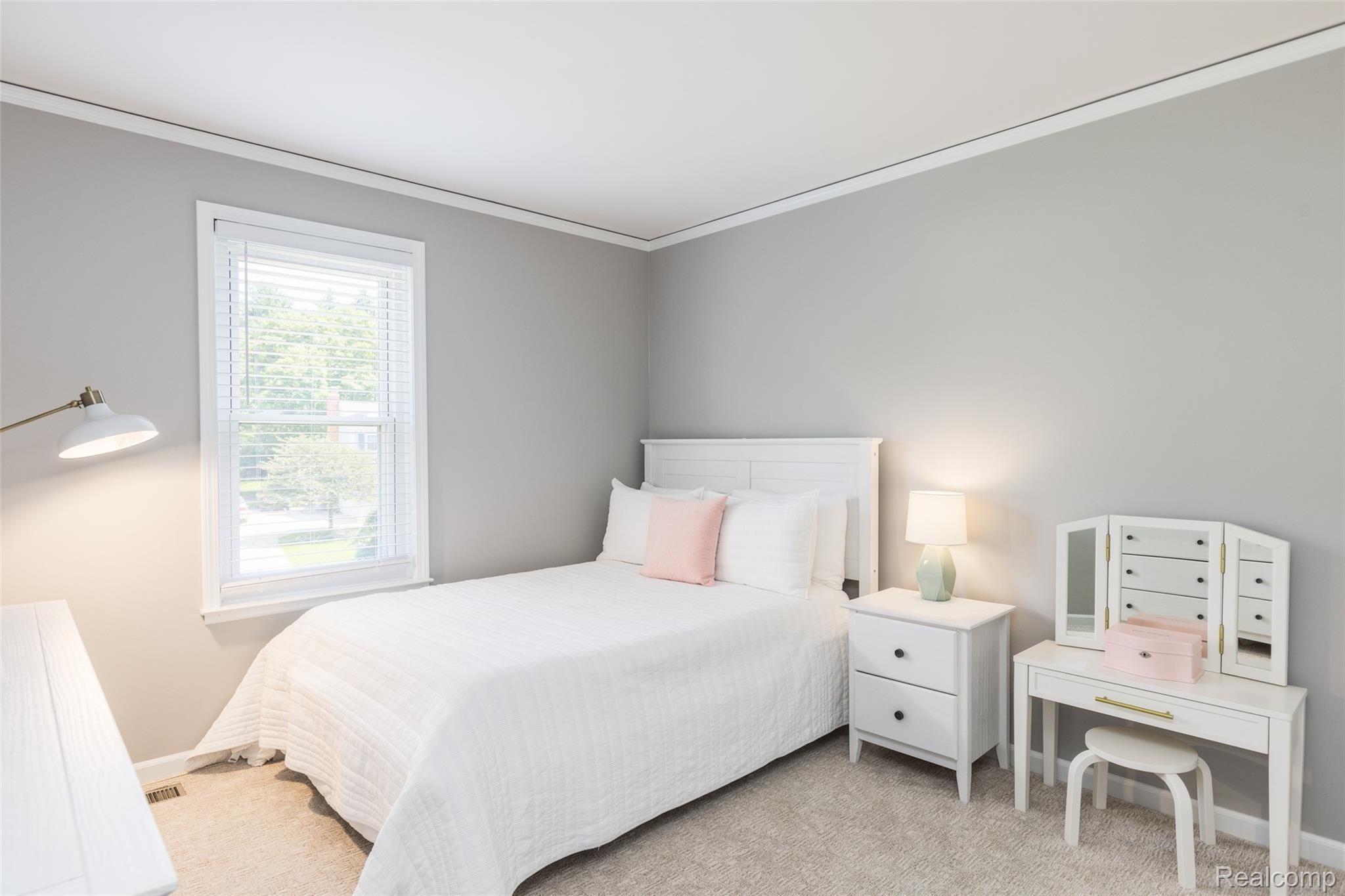 1295 Barneswood Lane Rochester, MI 48306 - Photo 19 of 31 19-Spacious bedroom.jpg