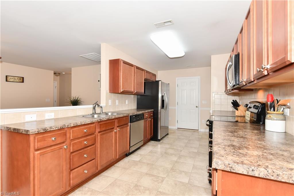 695 Ansley Way High Point, NC 27265 - Photo 8 of 19 Gallery Image 8