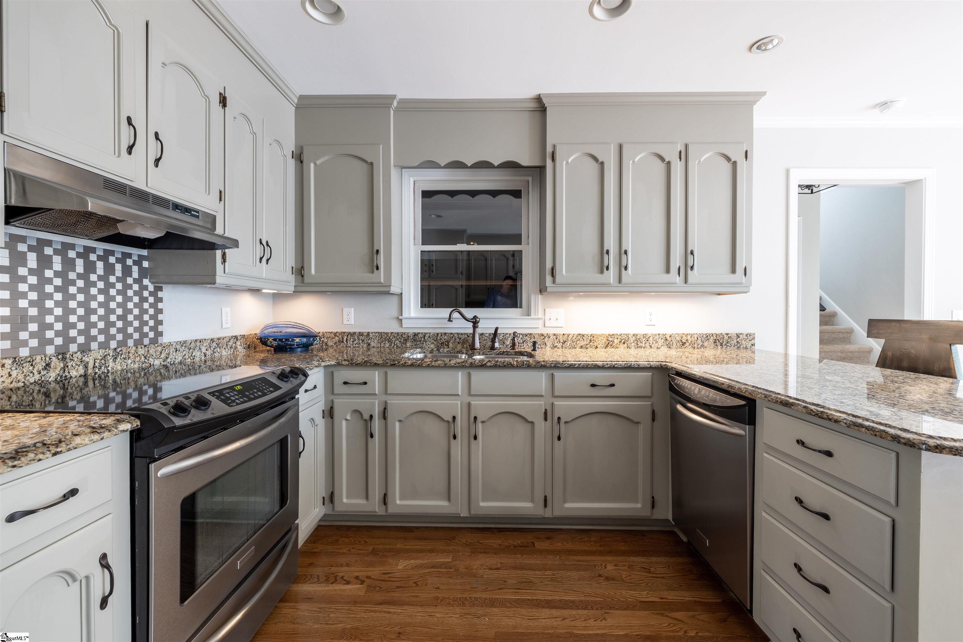 102 Autumn Road Greer, SC 29650 - Photo 10 of 36 Gallery Image 10