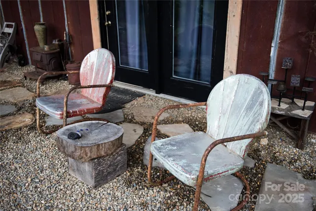 a view of a entrance of the house