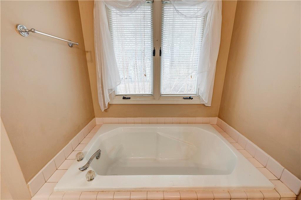 197 Saddlebrook Drive Southeast Calhoun, GA 30701 - Photo 31 of 71 a view of a bathtub in a bathroom